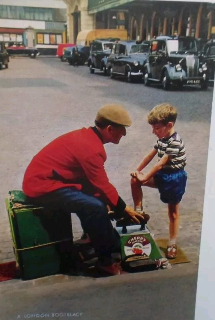 Shoe-shiner cirage de chaussure cirer les pompes garçon homme taxi anglais service