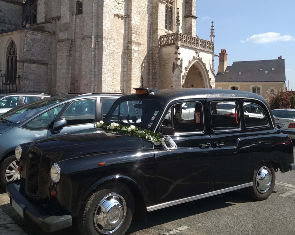 Black Cab taxi anglais mariage location taxi anglais wedding Cathédrale de Blois