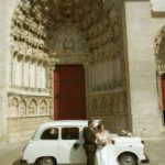 taxi anglais blanc voiture de mariage Abbaye Royale Notre Dame de Cercanceaux location taxi anglais Cathédrale d'Auxerre