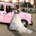 taxi anglais rose unique en France location taxi anglais mariage wedding black cab rose événement