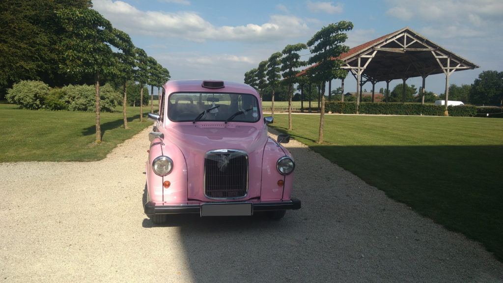 TaxiFun Mariage en taxi anglais rose avec chauffeur