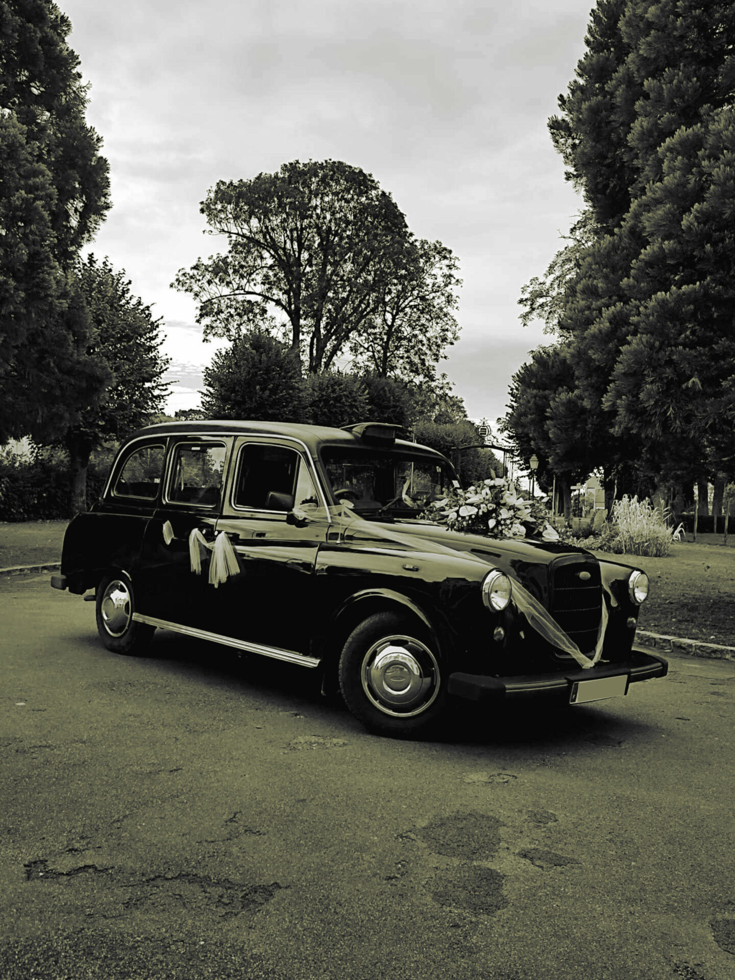 black london taxi wedding car